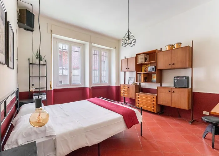 Apartment Maroon Flat Colosseo, 800 Mt From Amphitheater Rom