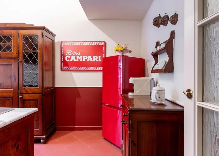 Apartment Maroon Flat Colosseo, 800 Mt From Amphitheater Rom